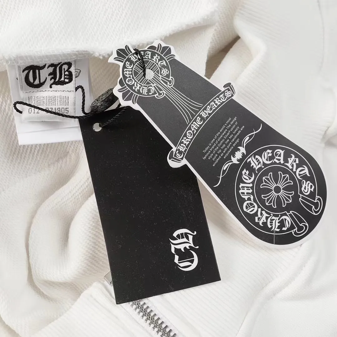 P240 Cross-border running quantity model, please do not place an order if you are pursuing quality - Chrome Hearts/Chrome Hearts 23ss scroll horseshoe print zipper sweatshirt cardigan jacket - High weight, high density and high quality. The wool is soft, delicate and skin-friendly. It feels soft and silky. It has excellent warmth and skin-friendly properties. - Custom-woven and dyed, no color difference. No matter the fabric or workmanship details, it beats the ordinary version on the market. - Hardware and zipper accessories are all customized, full of details - Color: black white -Size: S M L XL